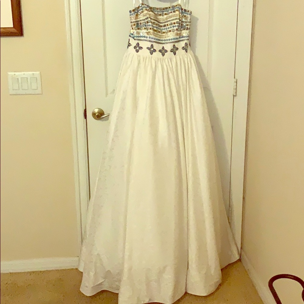 Stunning ivory ball gown